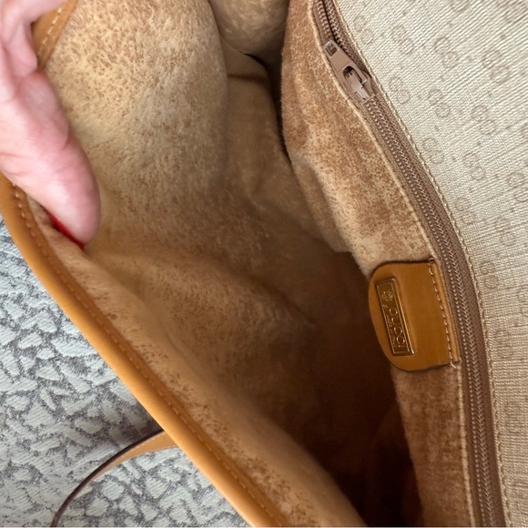 Authentic Vintage Gucci Crossbody - Picture 10 of 13